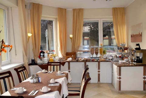 Lunch and dinner served