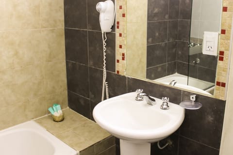 Standard Single Room | Bathroom sink