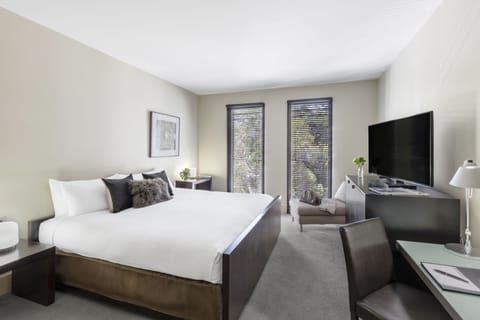 Superior room | Premium bedding, minibar, in-room safe, desk