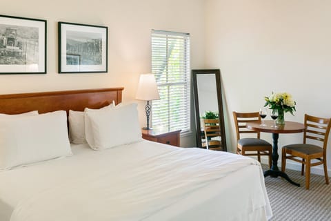 Superior Room, 1 King Bed | Premium bedding, down comforters, in-room safe, soundproofing