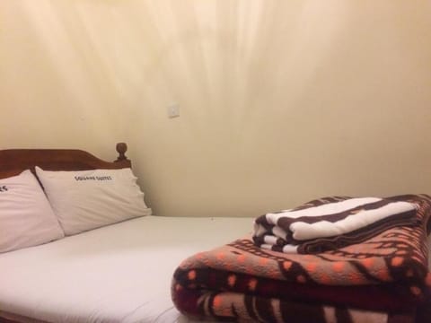 Single Room | Iron/ironing board, free WiFi, bed sheets