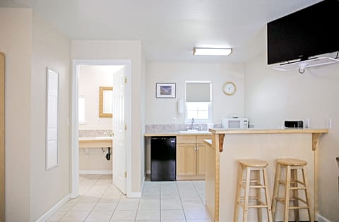 Deluxe Suite, 2 Bedrooms, Kitchenette | Private kitchenette | Mini-fridge, microwave, coffee/tea maker, electric kettle