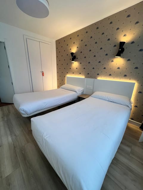 Double Room | Desk, laptop workspace, free WiFi, bed sheets