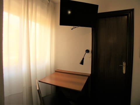 Double Room | Desk, laptop workspace, free WiFi, bed sheets