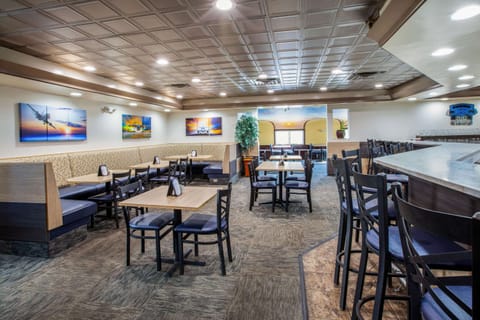 Lunch and dinner served, American cuisine