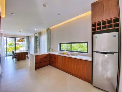 Premier Villa, 3 Bedrooms | Private kitchen | Fridge, microwave, oven, stovetop