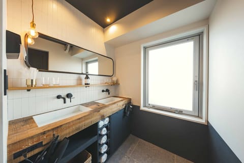 Superior Studio Suite, Non Smoking (4F) | Bathroom sink