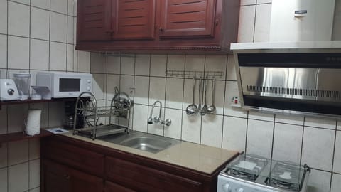 Luxury Apartment, 2 Bedrooms, 2 Bathrooms, City View | Private kitchen