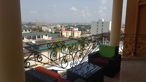 Luxury Apartment, 2 Bedrooms, 2 Bathrooms, City View | Individually decorated, individually furnished, blackout drapes