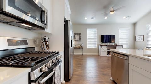 Townhome, 3 Bedrooms | Private kitchen | Fridge, oven, coffee/tea maker, toaster