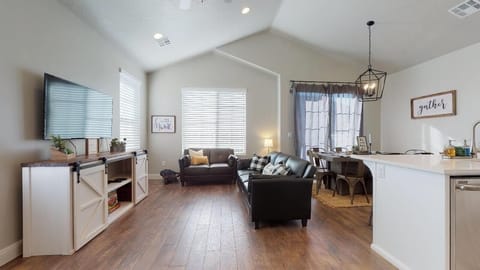 Townhome, 3 Bedrooms | Interior