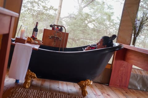 Luxury Tent | Deep soaking bathtub