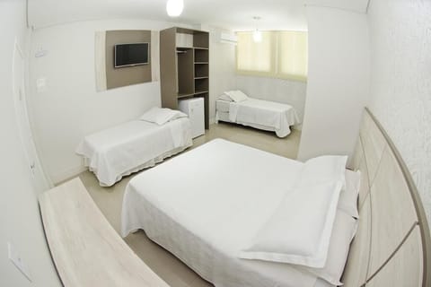 Quadruple Room | Desk, free WiFi, bed sheets