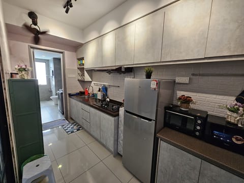 Family Apartment, 1 Bedroom | Private kitchen | Full-size fridge, microwave, stovetop, electric kettle