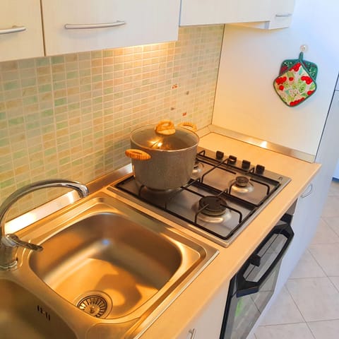 Apartment, 1 Bedroom (Bilocali Savonarola) | Private kitchen | Full-size fridge, oven, stovetop, cookware/dishes/utensils