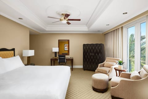 Deluxe Room, 1 King Bed | Pillowtop beds, in-room safe, desk, laptop workspace