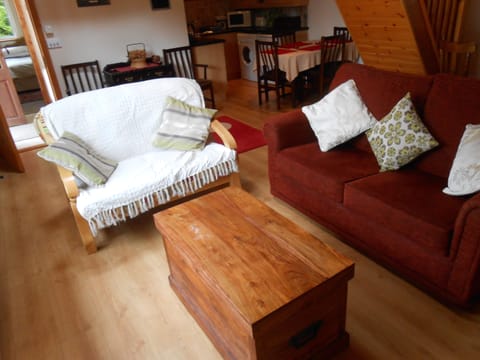 Family Cottage, 2 Bedrooms | Living room | 32-inch flat-screen TV with digital channels, TV, DVD player