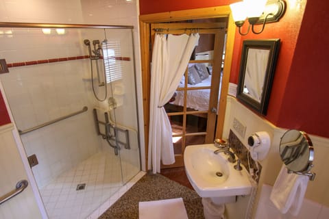 Cedar Suite | Bathroom | Free toiletries, hair dryer, bathrobes, towels
