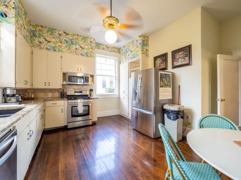 Updated kitchen with all your cooking needs