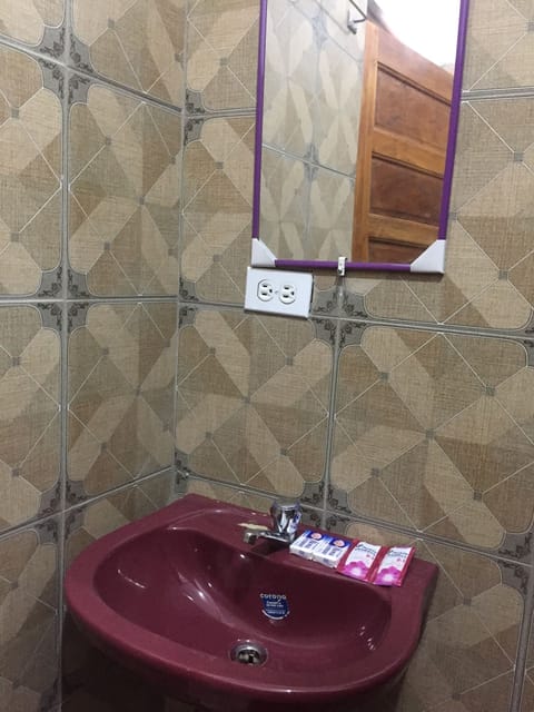 Comfort Double or Twin Room | Bathroom sink