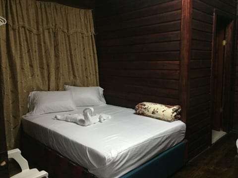 Basic Double or Twin Room | Blackout drapes, iron/ironing board, free WiFi, bed sheets