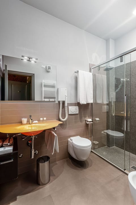 Superior Room, Balcony, Harbor View | Bathroom | Shower, rainfall showerhead, free toiletries, hair dryer