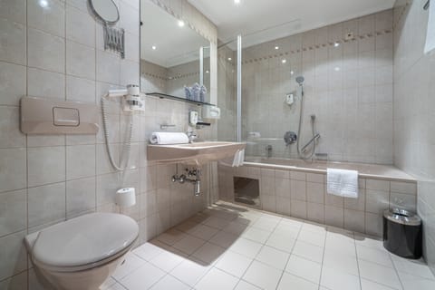 Classic Double Room | Bathroom | Hair dryer, bathrobes, slippers, towels