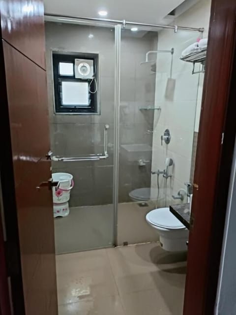 Deluxe Single Room | Bathroom | Shower, rainfall showerhead