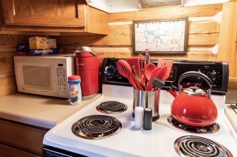 Keuric Coffee machine & a variety of coffee choices. Tea & condiments too