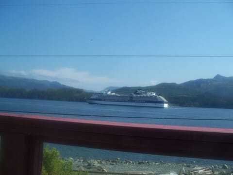 Cruise ship heading south