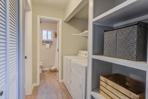 Apartment (2 Bedrooms) | Laundry