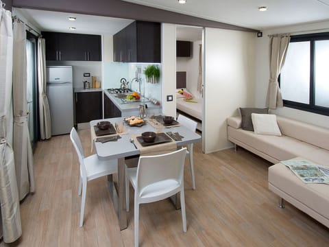 Family Bungalow, Kitchen | Private kitchen | Shared fridge, microwave