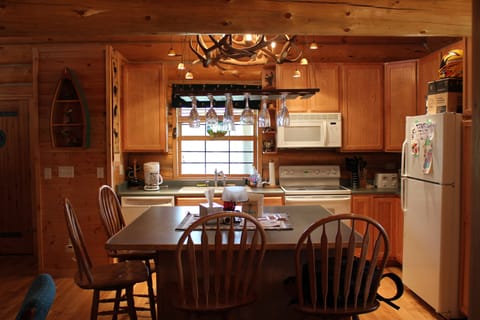 kitchen island seats 4