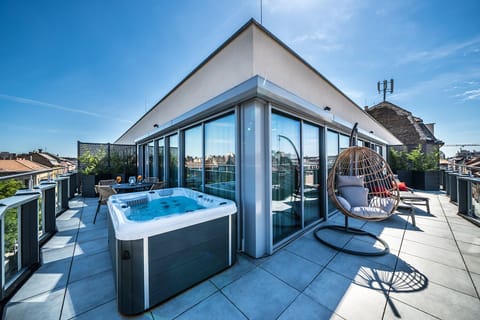 Corner Suite with Terrace and Jacuzzi | Terrace/patio