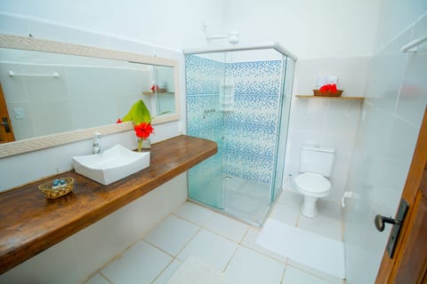 Premium | Bathroom | Shower, hair dryer, towels