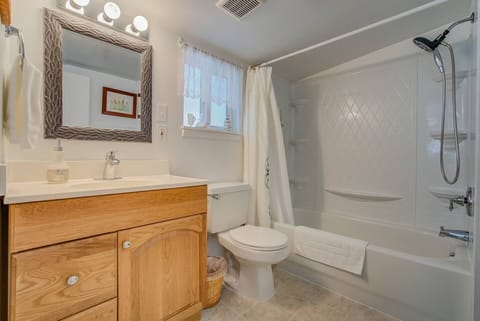 Villa (1 Bedroom) | Bathroom | Soap, shampoo, toilet paper