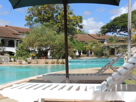 Outdoor pool, open 9:00 AM to 6:00 PM, sun loungers