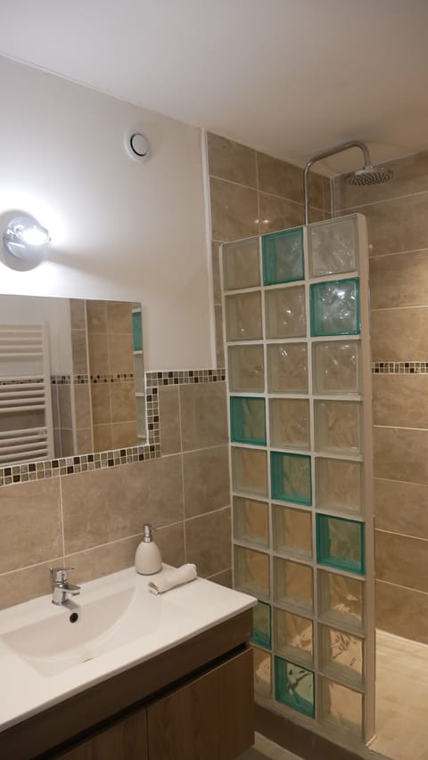 Comfort Double Room, Hot Tub | Bathroom | Shower, hair dryer, towels, soap
