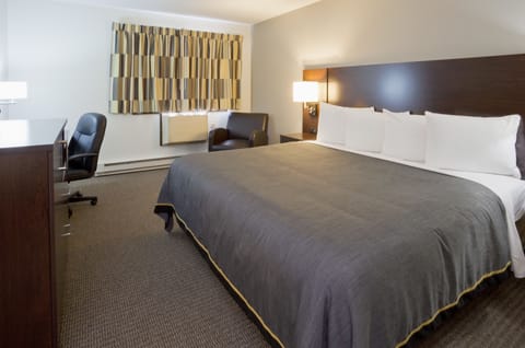 Deluxe Room, 1 King Bed (KING NON-SMOKING) | Down comforters, in-room safe, desk, laptop workspace
