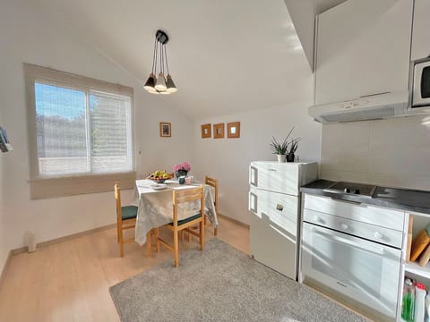 Deluxe Apartment, 2 Bedrooms, Terrace, Sea View | Private kitchen | Fridge, oven, stovetop, coffee/tea maker