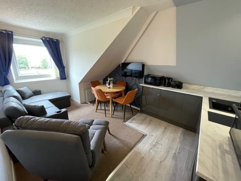 Premium bedding, individually decorated, individually furnished, desk