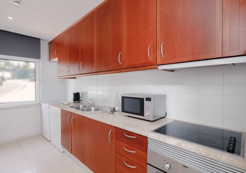 Premium Apartment, 1 Bedroom | Private kitchen | Fridge, microwave, oven, stovetop