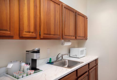 Superior Double Room | Private kitchen | Fridge, microwave