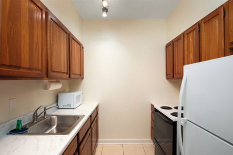 Superior Double Room | Private kitchen | Fridge, microwave