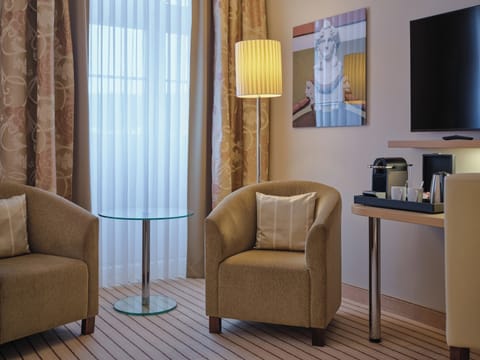 Deluxe Double Room | Hypo-allergenic bedding, minibar, in-room safe, desk