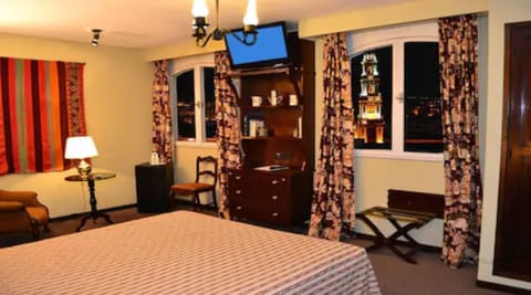 Minibar, in-room safe, individually decorated, individually furnished