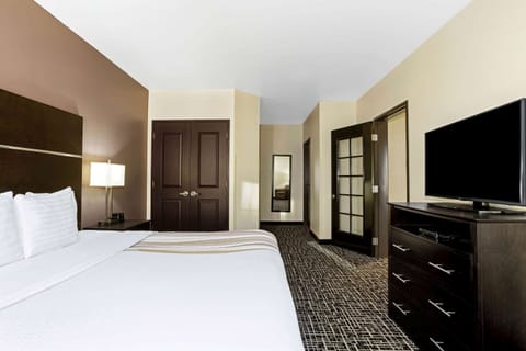 Suite, 1 King Bed, Non Smoking | Premium bedding, down comforters, pillowtop beds, in-room safe