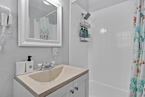 Twin Apartment | Bathroom sink