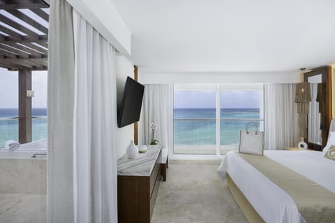 Superior Two Bedroom Presidential Suite - Ocean View | Hypo-allergenic bedding, down comforters, free minibar, in-room safe