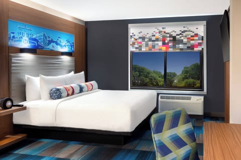 aloft, Room, 1 King Bed | Pillowtop beds, in-room safe, desk, blackout drapes